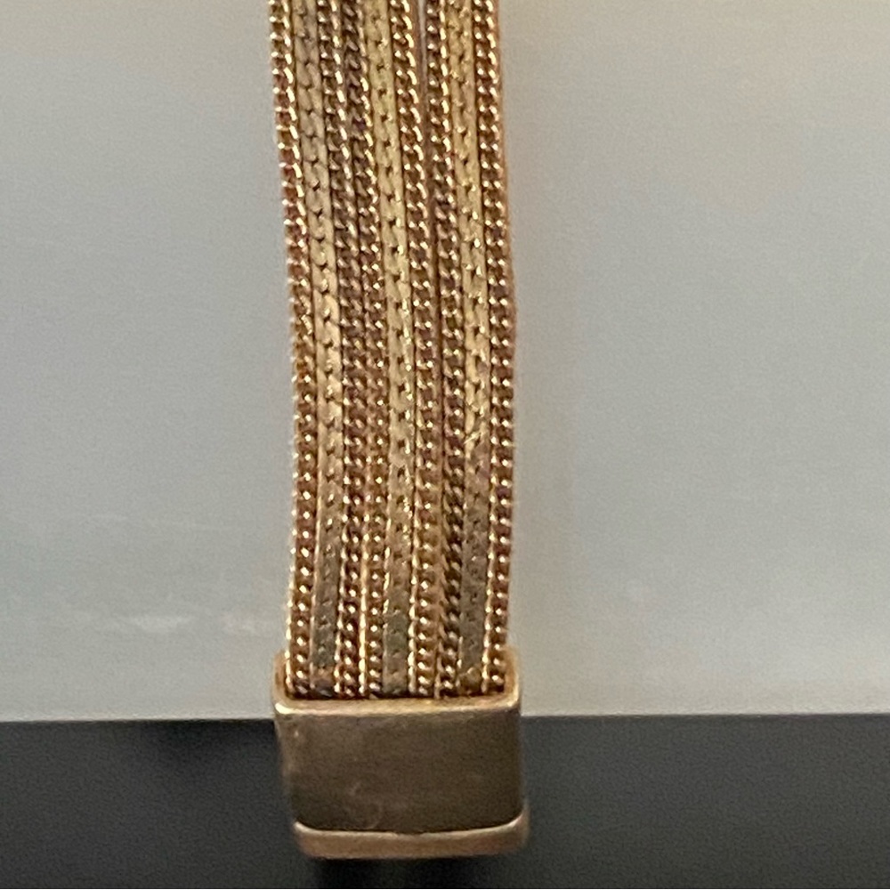 Universal Thread Bracelet - Picture 4 of 6